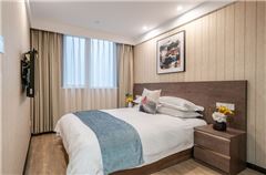 Business Queen Room