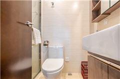 Business Queen Room