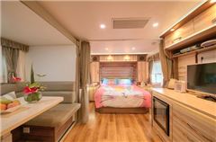 Happy Family Car Room