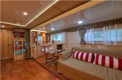 Happy Family Deluxe Car Room