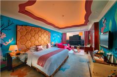 Deluxe Family Room