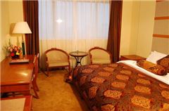 Panoramic Queen Room