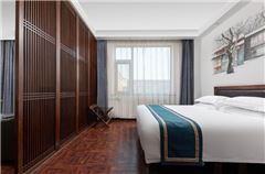 Deluxe Business Queen Suite