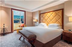Deluxe City-view Suite