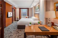 Executive City-view Queen Room
