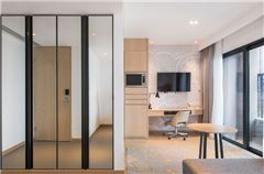Executive Mountain-view Queen Apartment