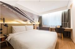 Light Enjoy Queen Room
