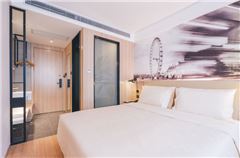 Light Enjoy Queen Room