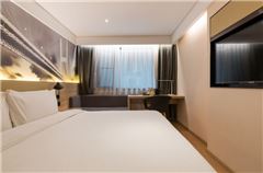 Light Enjoy Queen Room