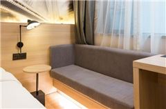 Light Enjoy Queen Room