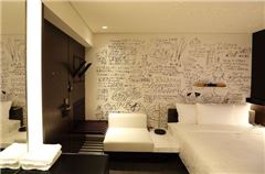 Queen Room