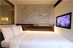Deluxe Queen Room