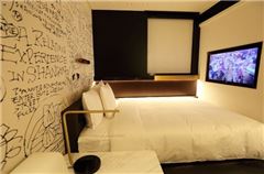 Queen Room