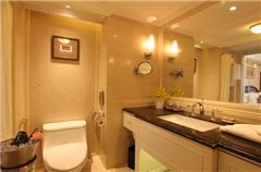 Business Queen Room