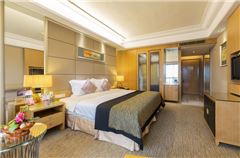 Deluxe Panoramic Queen Room