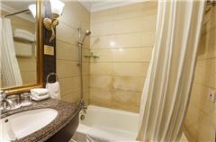 Business Queen Room