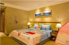 Family Queen Room