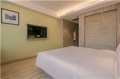 Elegant Queen Room