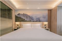 Elegant Queen Room