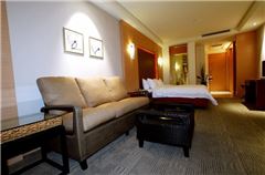 Feature Executive Queen Room