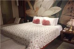 Feature Executive Queen Room