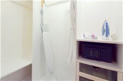 Multi-level 2 -bedroo Apartment