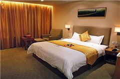 Warm Queen Room