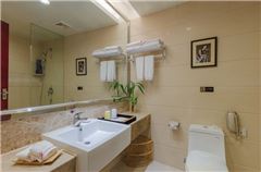 Warm Queen Room