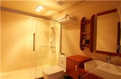 Mountain-view Queen Room