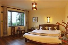Garden Queen Room