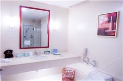 Leisure Queen Room