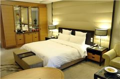 Executive Deluxe Queen Room