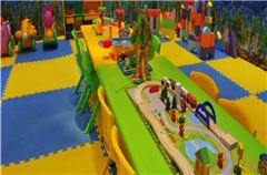 Parco giochi per bambini / miniclub