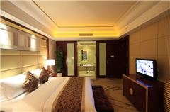 Deluxe Queen Room