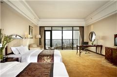 Deluxe Garden-view Balcony Twin Room
