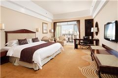 Panoramic Queen Room