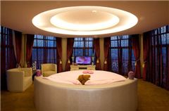 Honeymoon Suite