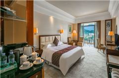 Deluxe Lake-view Queen Room