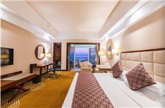 Deluxe Lake-view Queen Room