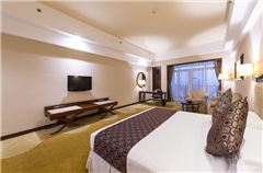 Deluxe Lake-view Queen Room
