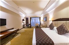 Deluxe Lake-view Queen Room