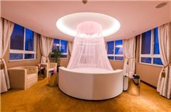 Honeymoon Suite