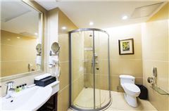 Executive Lake-view Queen Room