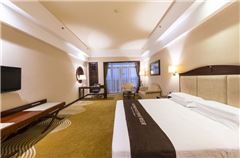 Executive Garden-view Queen Room