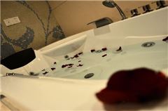 Deluxe Panoramic Suite