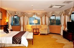 Executive Garden-View Suite