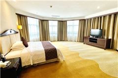 Executive Mountain-view Queen Room