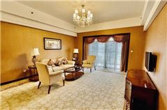 Executive Garden-View Suite