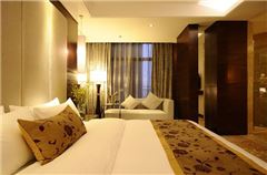 Deluxe Garden-view Suite