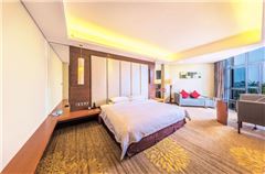 Deluxe Garden-view Queen Room